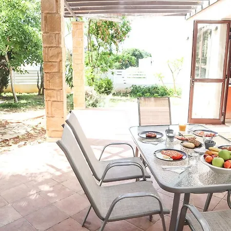 Estea ● Coral Tree In Villa Kissonerga