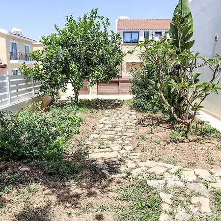 Villa Estea ● Coral Tree In