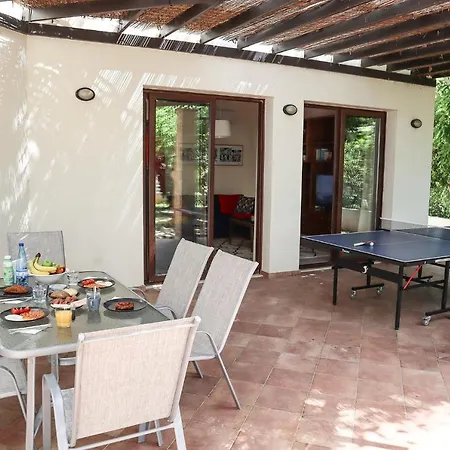 Estea ● Coral Tree In Villa *